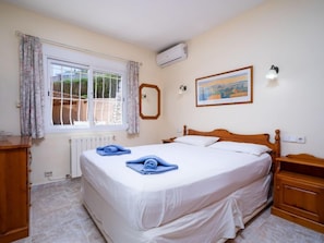 2 makuuhuonetta, silitysrauta/-lauta, internet