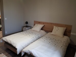 2 chambres, lit parapluie, Wi-Fi gratuit, draps fournis