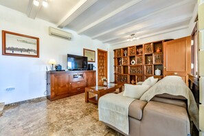 TV, fireplace - LAS ROSAS, villa for rent in Benissa for 8 pax with private pool (Benissa)