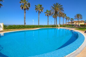 Pool - Beautiful apartment in First Line Marina Azul (Els Poblets)