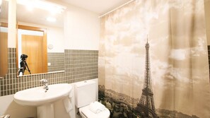 Bathtub, towels - Beautiful apartment in First Line Marina Azul (Els Poblets)