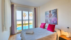 2 bedrooms, free WiFi, bed sheets - Beautiful apartment in First Line Marina Azul (Els Poblets)