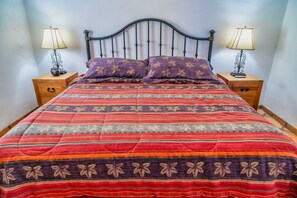 5 bedrooms, iron/ironing board, WiFi, bed sheets