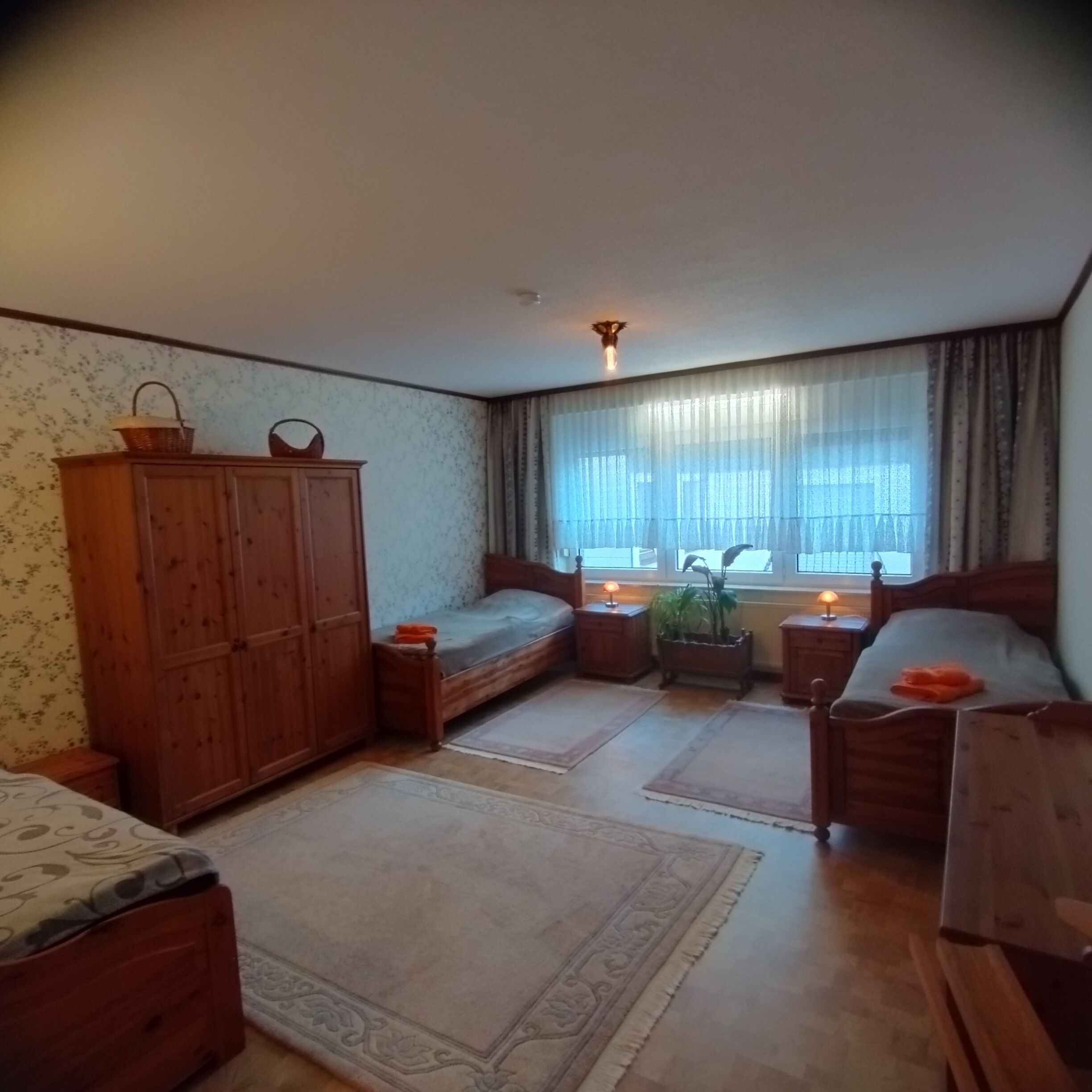 1 chambre, bureau, fer et planche à repasser, accès au Wi-Fi (inclus)