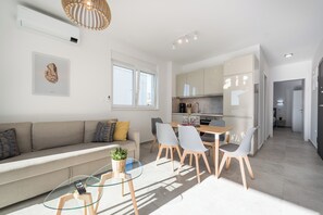 Deluxe Apartment, 2 Bedrooms, Pool Access, Pool View | Interior - Pool apartments Villa Meteorite (Novalja)