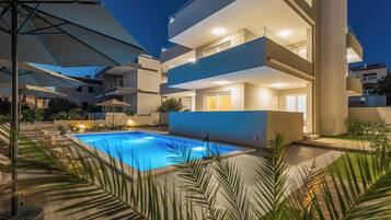 Piscine extérieure (ouverte en saison)