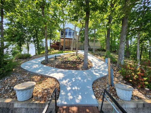 Whispering Winds - Great House on a Great Point