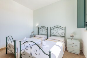 2 bedrooms, iron/ironing board, travel cot, free WiFi - Villa Campagnola - Carpignano Sa... (Carpignano salentino)