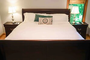 4 間睡房、書桌、熨斗/熨衫板、可攜式嬰兒床