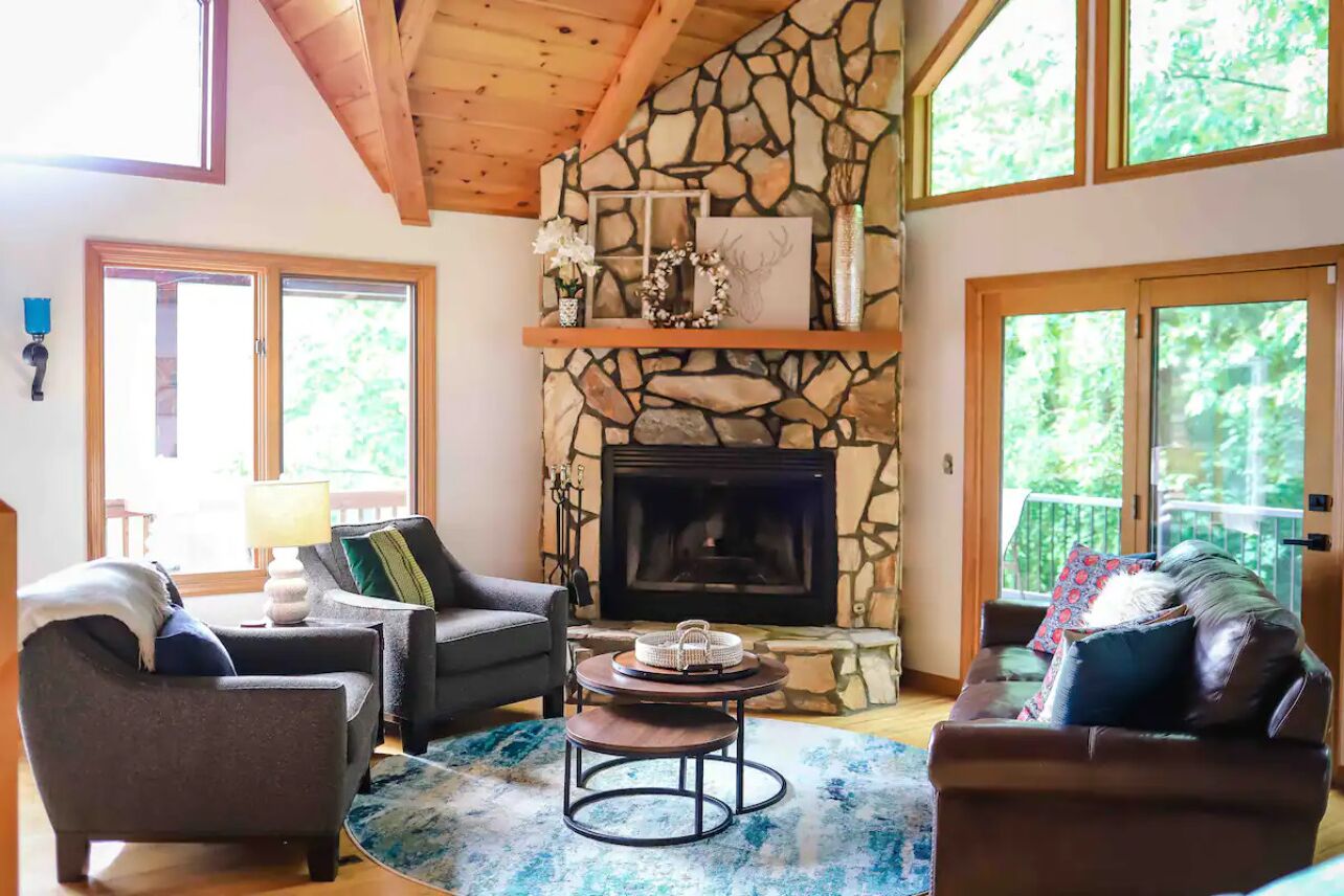 Smart TV, fireplace, books, computer monitors