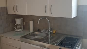 Fridge, stovetop, dishwasher, coffee/tea maker