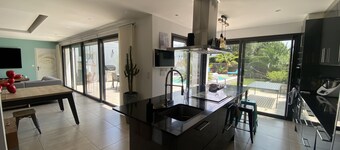 ANGLET, 8 pers COAST HOUSE WITH SWIMMING POOL, NEAR THE BEACH, cycle path, GOLF