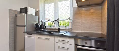Fridge, microwave, oven, stovetop