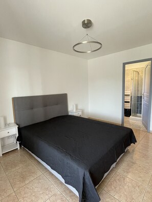 4 Schlafzimmer, Bügeleisen/Bügelbrett, kostenloses WLAN, Bettwäsche