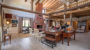 Premium House | Living area | 39-inch LED TV with satellite channels, TV