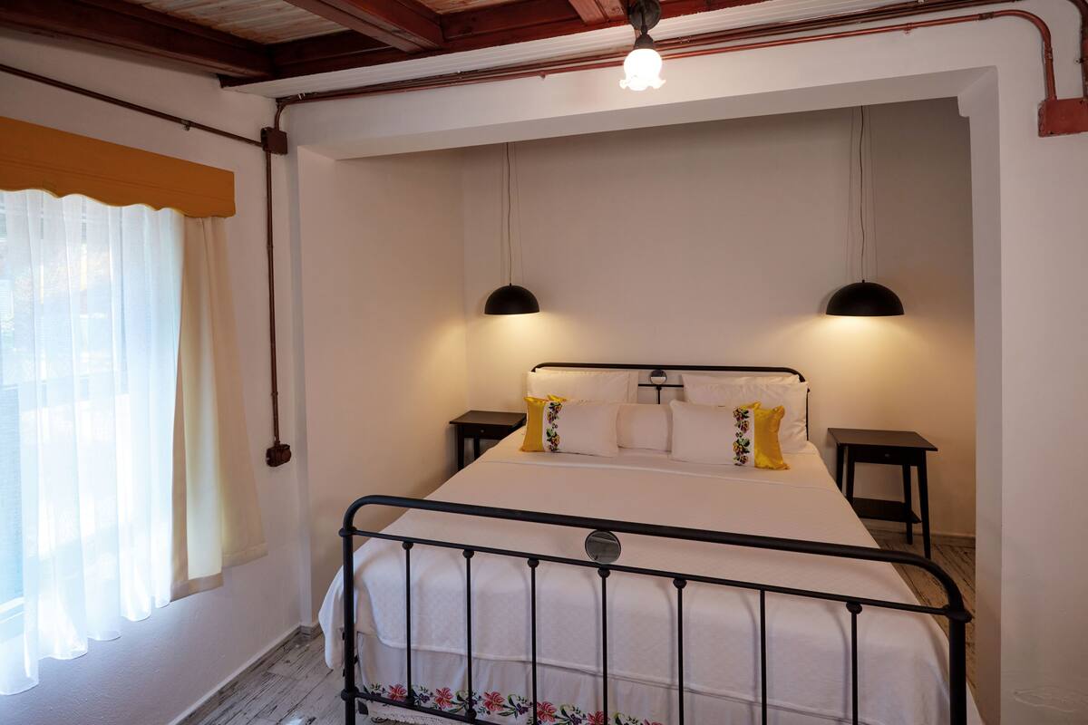 Egyptian cotton sheets, premium bedding, free minibar