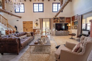 Premium House | Living area | 39-inch LED TV with satellite channels, TV - Dachas Cove Hotel  (Sile)