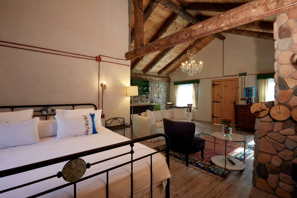 Egyptian cotton sheets, premium bedding, free minibar