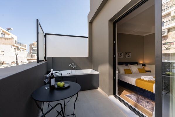 デラックス ダブルルーム | セーフティボックス (室内)、デスク、防音設備、アイロン / アイロン台