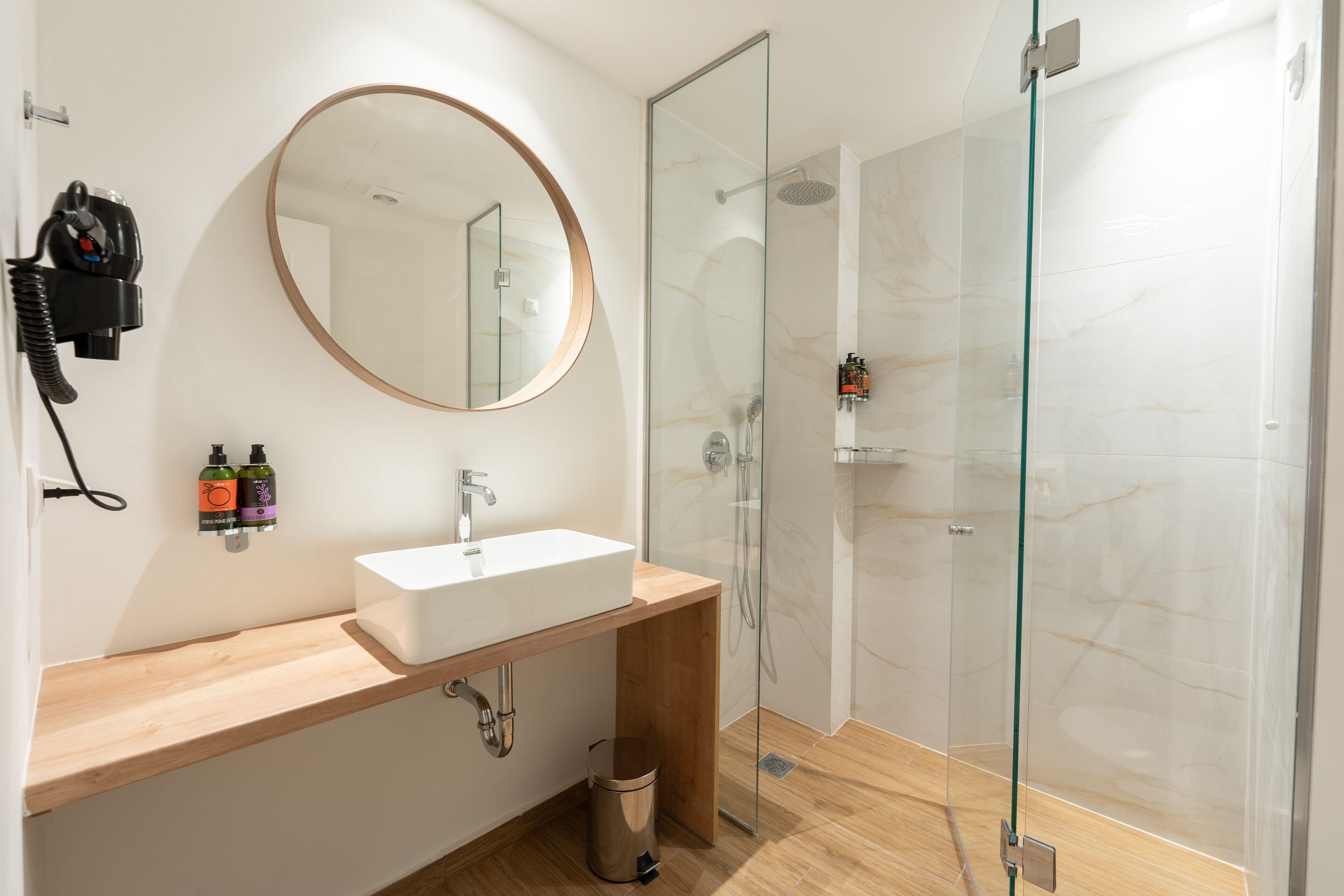 standard double room, ground floor | bathroom | shower, hair dryer, towels