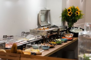 Free daily buffet breakfast