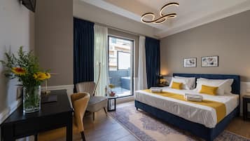 Quarto casal luxo | Cofres nos quartos, escrivaninha, quartos à prova de som