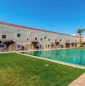 A hotel with a stone facade, a swimming pool, and a well-maintained lawn. - Convento das Bernardas Lux T2 (Tavira)