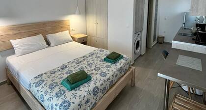 SUN Studio 2 - Close TO 180 Sunset BAR