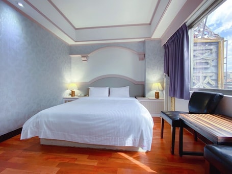 Standard Double Room | Soundproofing, free WiFi, bed sheets. CHRYSLER HOTEL