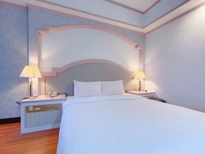 Standard Double Room | Soundproofing, free WiFi, bed sheets - CHRYSLER HOTEL (Taipei)