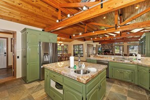 Frigorifero, microonde, forno, lavastoviglie