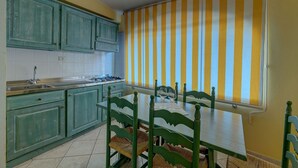 Apartment | Private kitchen | Full-size fridge, microwave, oven, dishwasher - Appartamento Biderosa (Orosei)