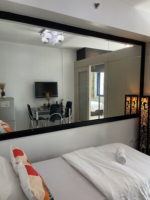 1 bedroom, free WiFi, bed sheets, wheelchair access - 1-5pax Staycation Condo in Tower B (Pasay)