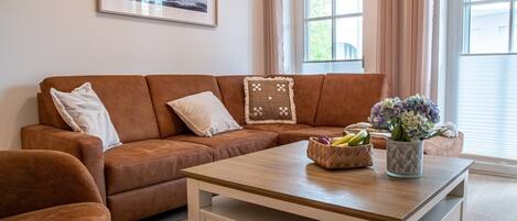 TV, fireplace, stereo