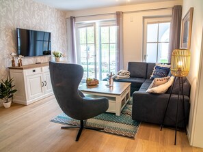 Fernseher, Kamin, Stereoanlage
