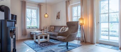 TV, fireplace, stereo