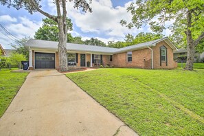 Exterior - 1 Mi to Main St: Brenham Retreat w/ Game Room (Brenham)
