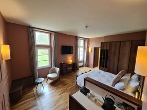 Deluxe Room | 1 bedroom, Egyptian cotton sheets, premium bedding, memory-foam beds