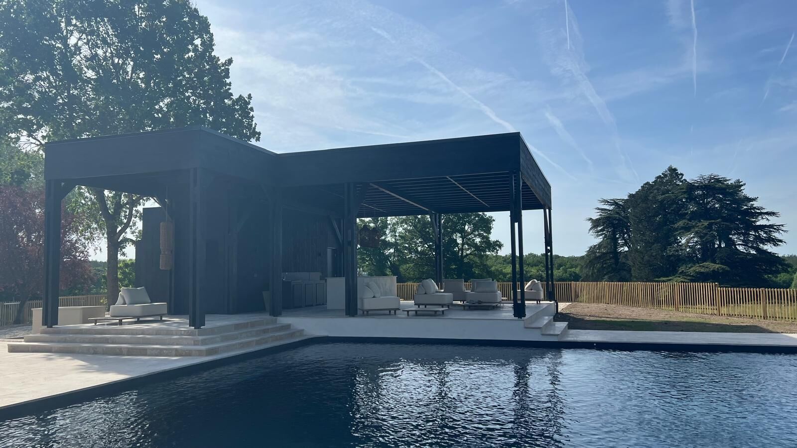 حمام سباحة