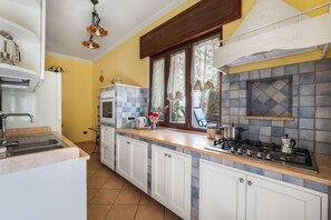Private kitchen - Grande Platano | Apartment with Patio 5 min from Sorrento (Piano di Sorrento)
