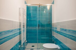 Doccia, asciugacapelli, bidet
