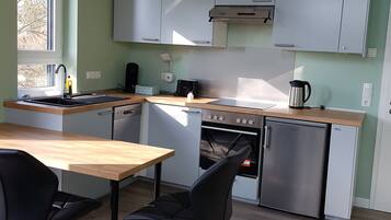 Kühlschrank, Ofen, Herdplatte, Geschirrspüler