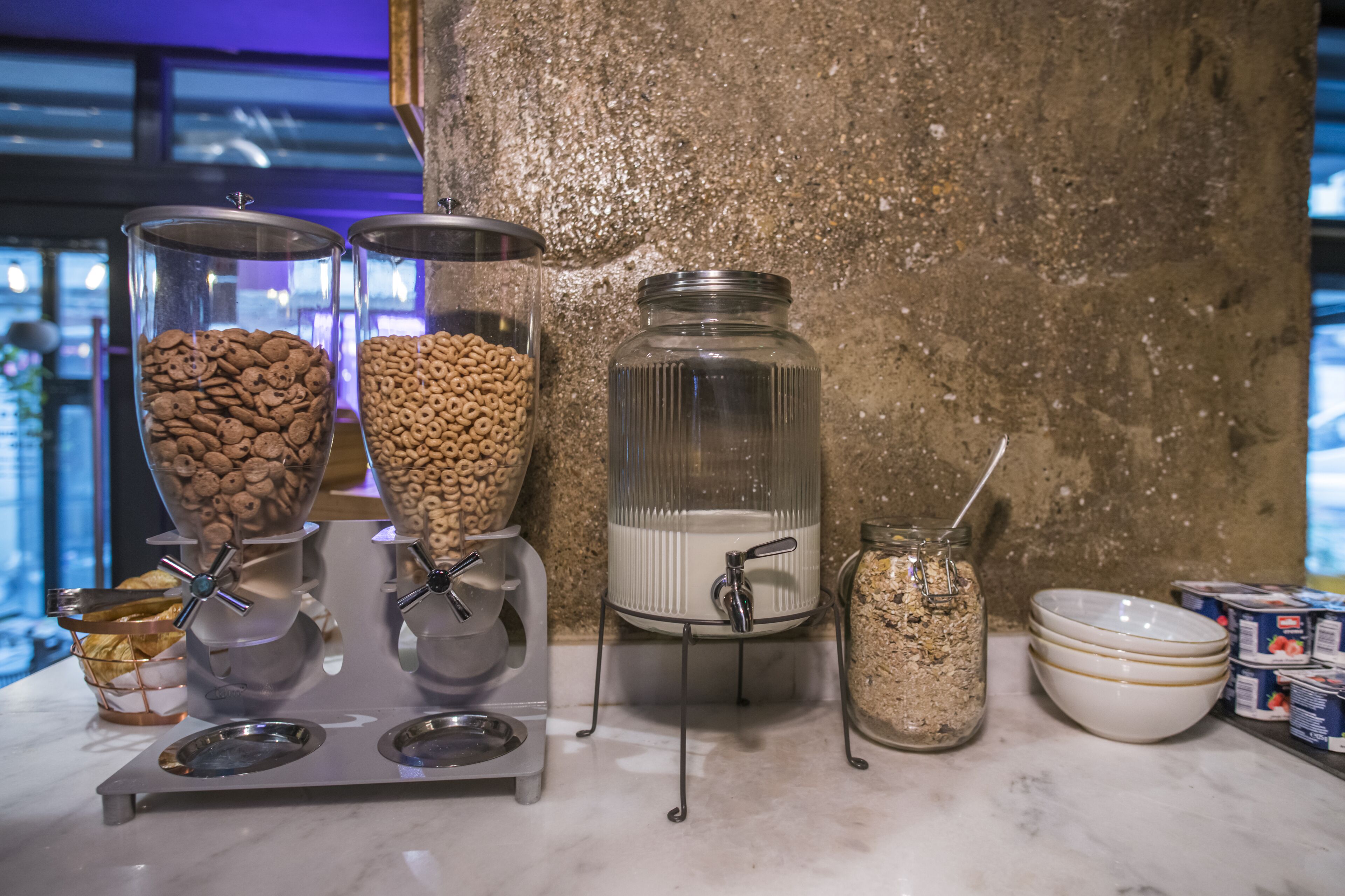 daily buffet breakfast (ron 50 per person)