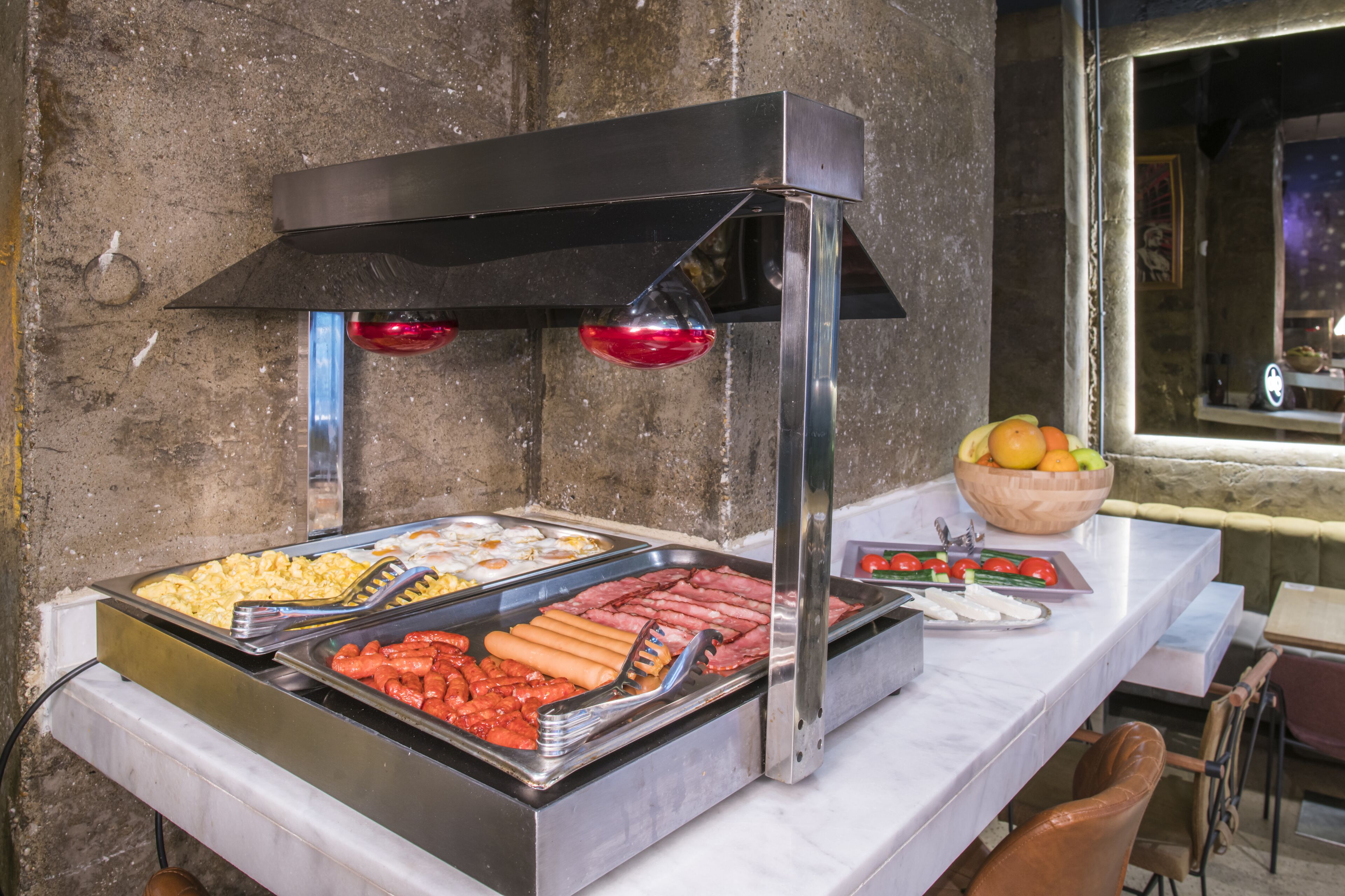 daily buffet breakfast (ron 50 per person)