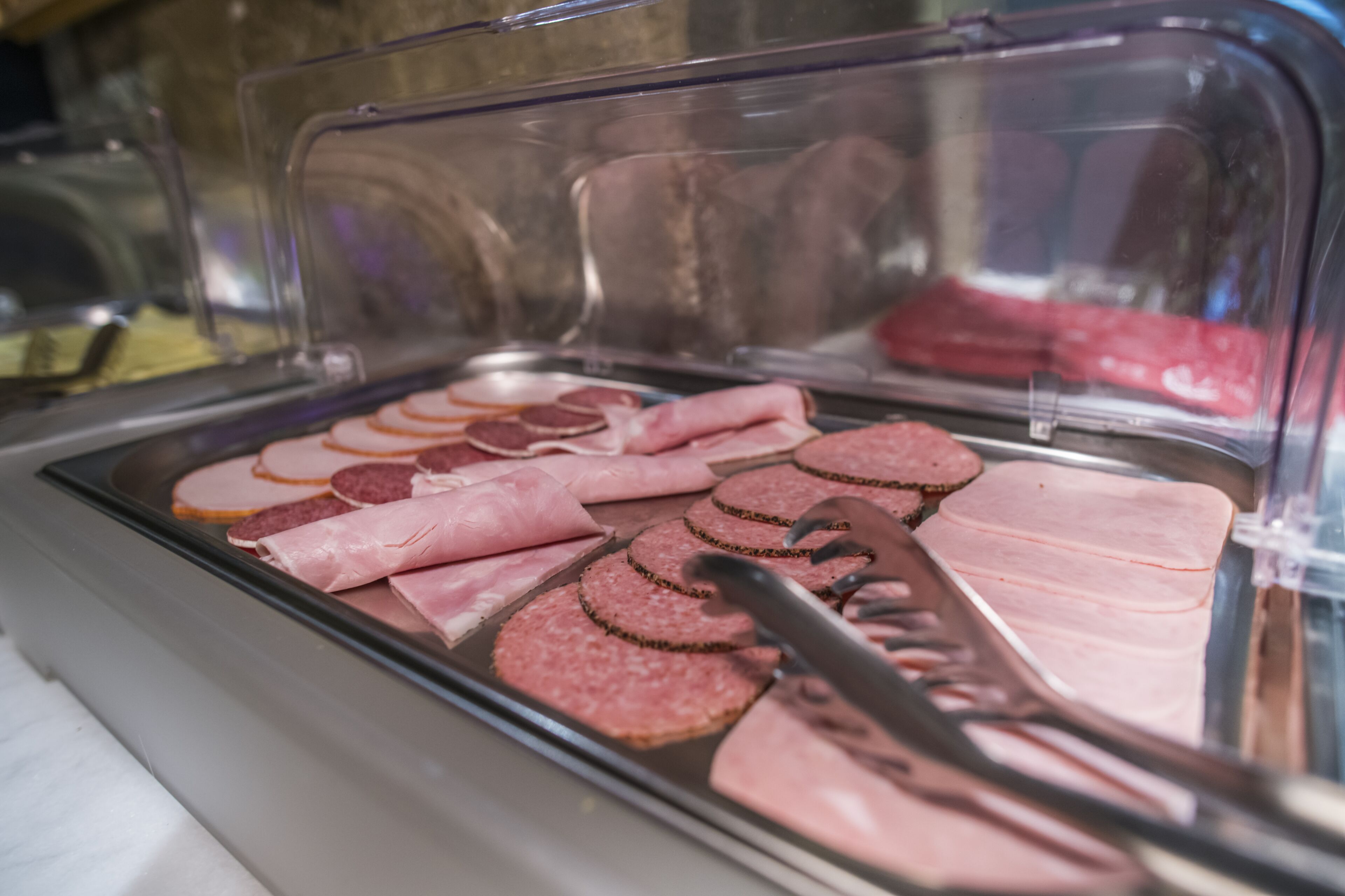 daily buffet breakfast (ron 50 per person)