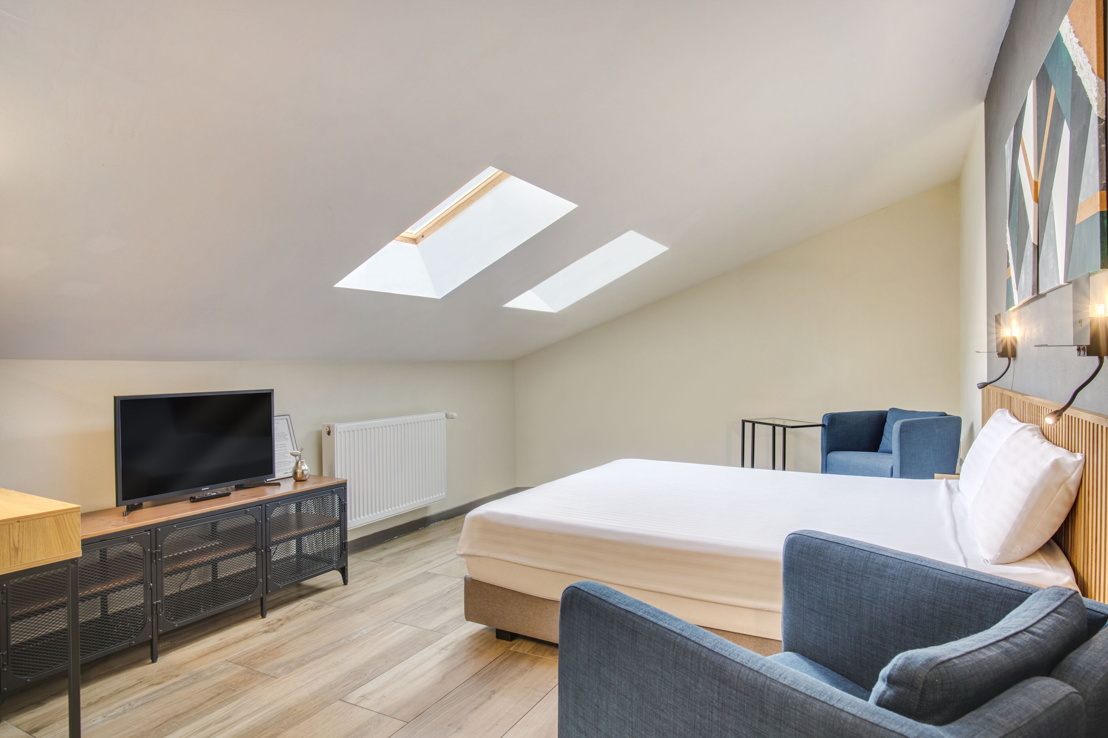 superior double room, 1 king bed | 1 bedroom, blackout curtains, iron/ironing board, free wifi