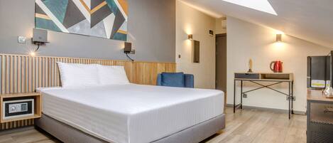 Superior Double Room, 1 King Bed | Blackout drapes, iron/ironing board, free WiFi, bed sheets