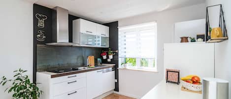 Apartemen (Two Bedroom Apartment with Terrace) | Dapur pribadi | Lemari es