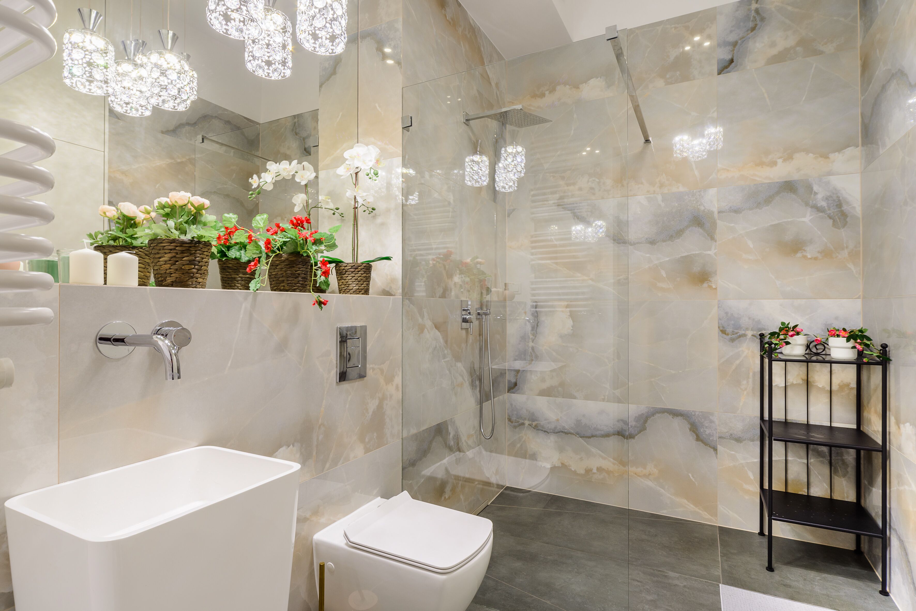 Design-Apartment | Badezimmer | Hydromassagedusche, Haartrockner, Handtücher, Seife