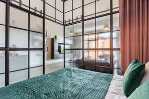 Apartamento de diseño | Decoración individual y espacio para trabajar con un portátil